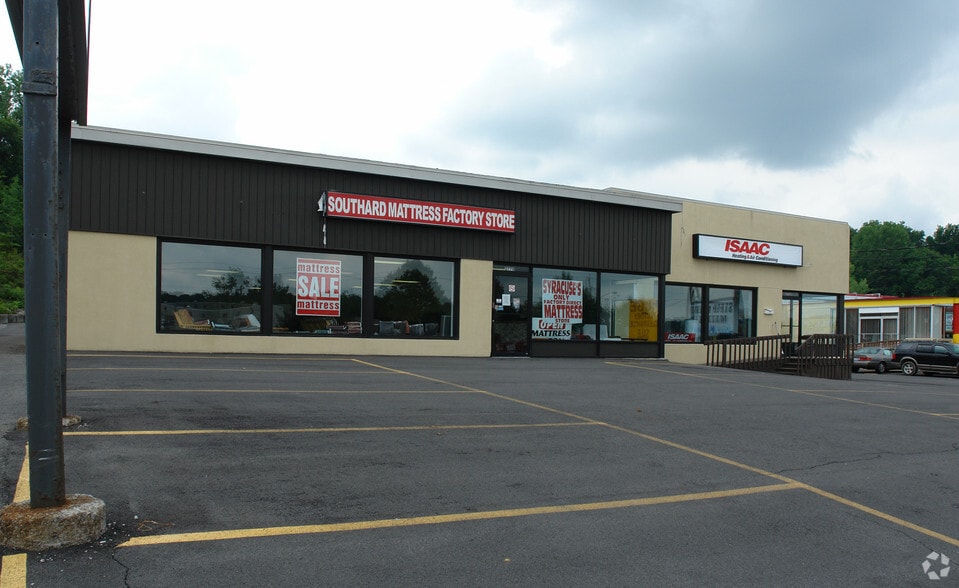 2760-2770 Erie Blvd E, Syracuse, NY à louer - Photo du bâtiment - Image 3 de 7