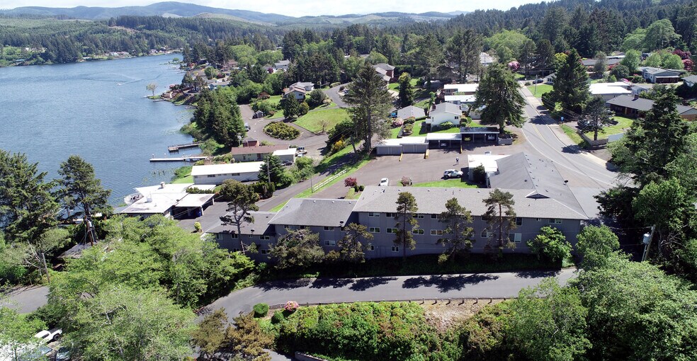 3456 NE West Devil's Lake Rd, Lincoln City, OR à vendre - Photo du bâtiment - Image 3 de 9