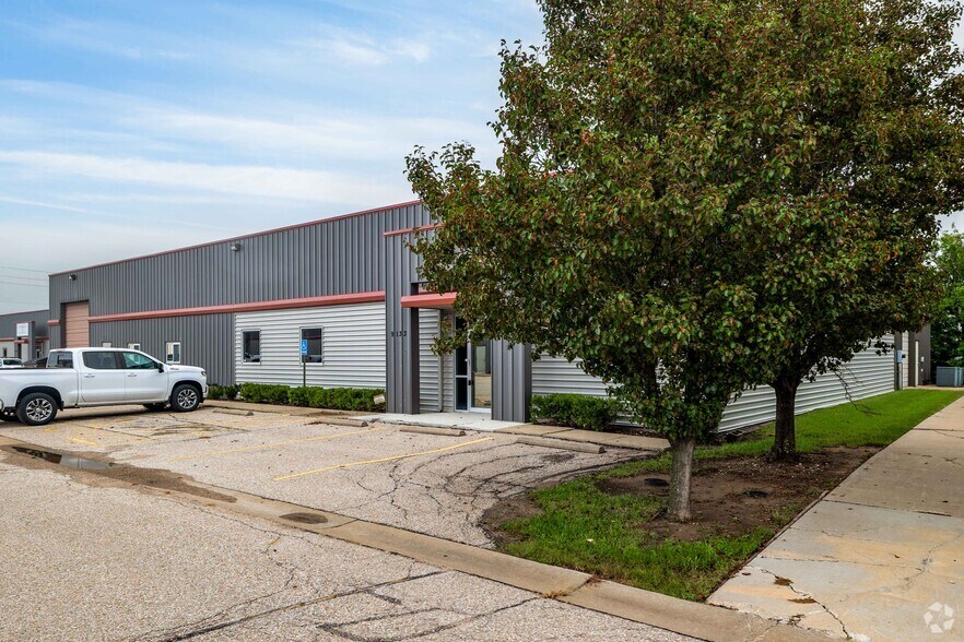 9133 E 37th St N, Wichita, KS à louer - Photo du bâtiment - Image 3 de 3