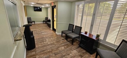 162 W Robertson St, Brandon, FL for lease Interior Photo- Image 2 of 9