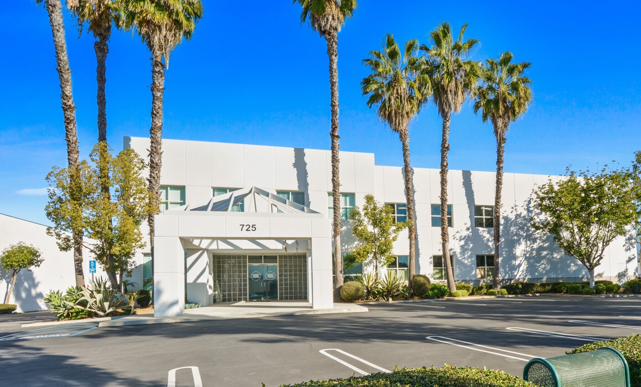 725 Columbia St, Brea, CA à louer Photo du bâtiment- Image 1 de 4