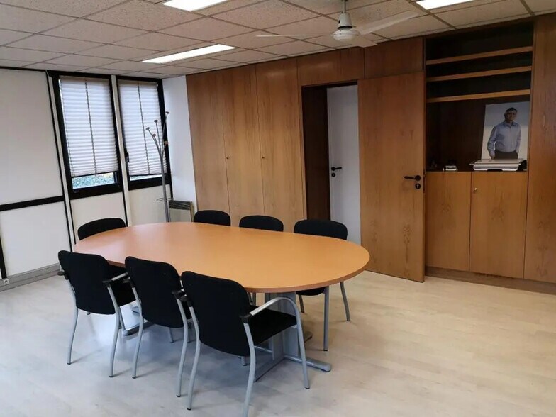 Bureau dans Saint-Germain-en-Laye à louer - Photo intérieure - Image 3 de 8