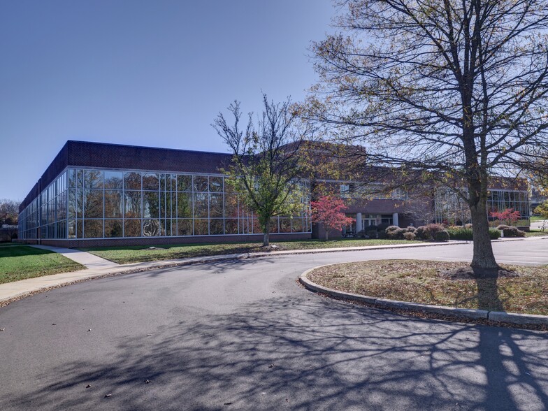 355 Maple Ave, Harleysville, PA for lease - Building Photo - Image 1 of 15