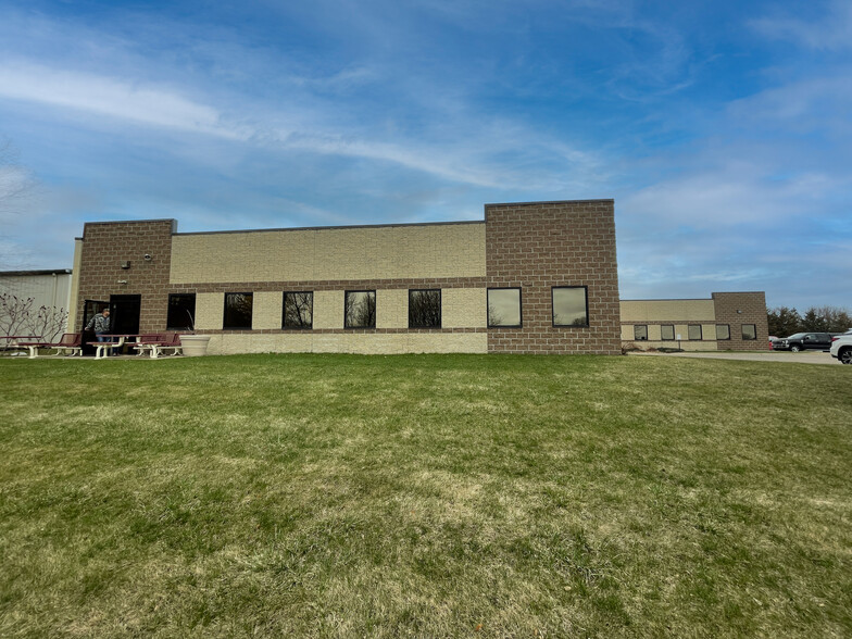 1300 Industrial St, Hudson, WI à vendre - Photo du b timent - Image 1 de 1