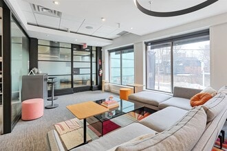 326 Davenport Rd, Toronto, ON à louer Photo intérieure- Image 1 de 11