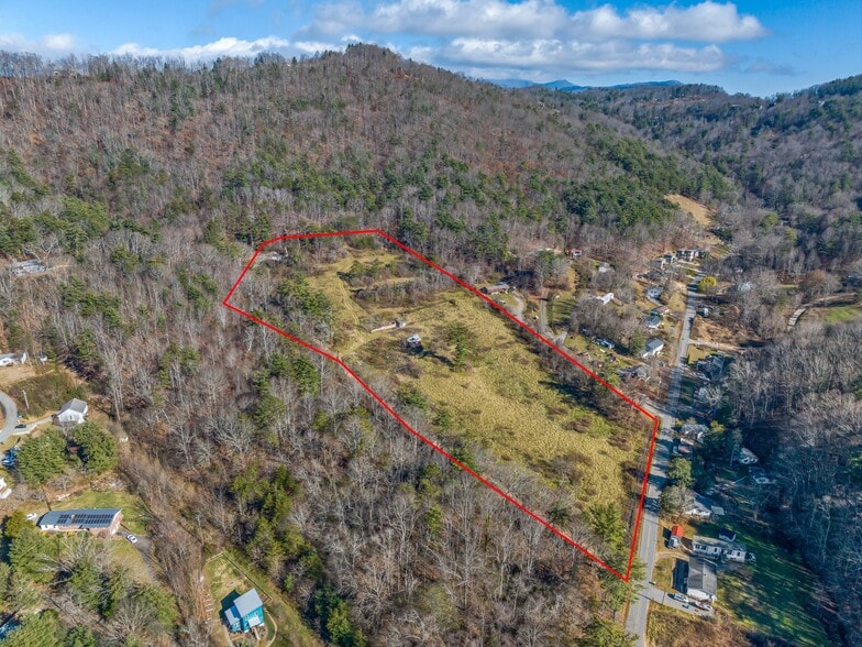 300 Baird Cove Rd, Asheville, NC à vendre - Photo du bâtiment - Image 2 de 41