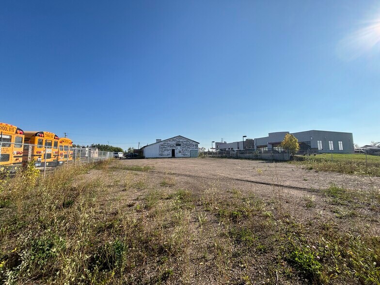 2010 8 Av, Cold Lake, AB for lease - Building Photo - Image 3 of 6