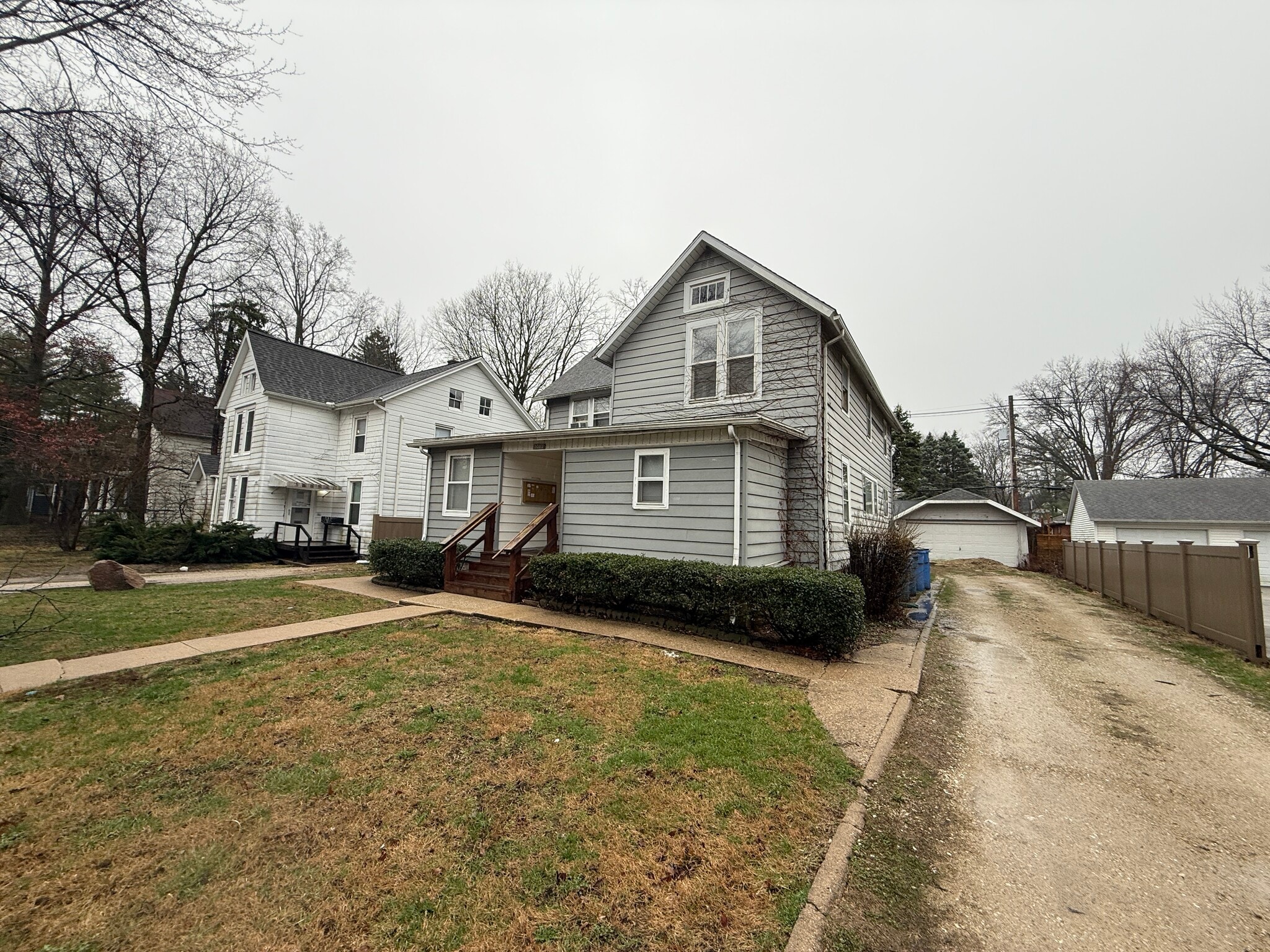 10 Units Champaign IL  - 2 Adjacent Prop portfolio of 2 properties for sale on LoopNet.ca Building Photo- Image 1 of 32