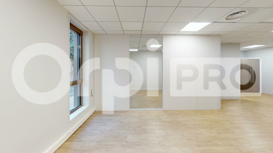 Office in Neuville-sur-Saône for lease - Interior Photo - Image 3 of 5