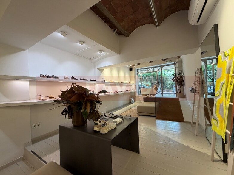 Retail in Barcelona, Barcelona for lease - Interior Photo - Image 2 of 3
