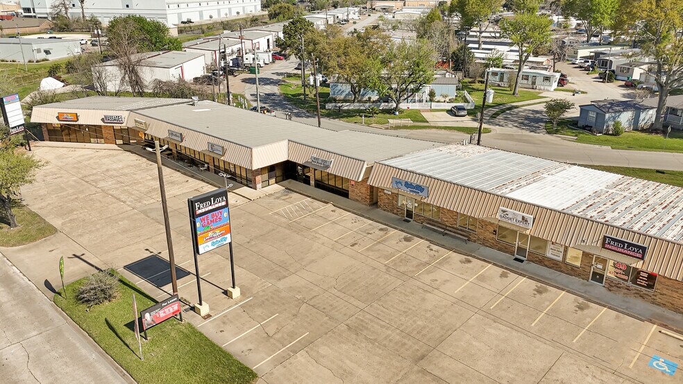 4307 Red Bluff Rd, Pasadena, TX à louer - Photo du bâtiment - Image 3 de 9
