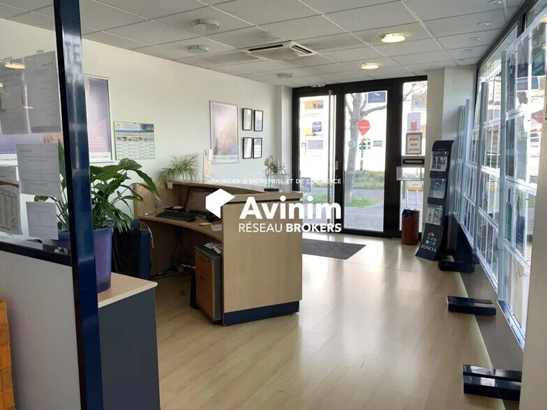 Retail in Échirolles for lease - Building Photo - Image 2 of 6