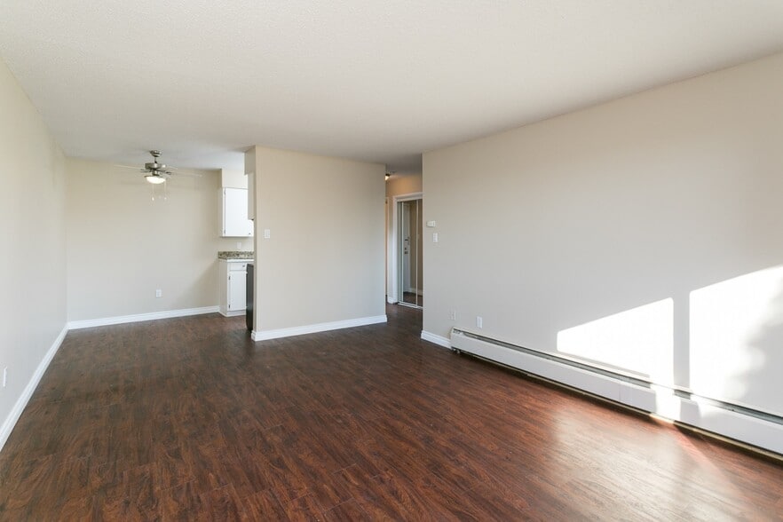 610 Blackford St, New Westminster, BC for sale - Interior Photo - Image 3 of 20