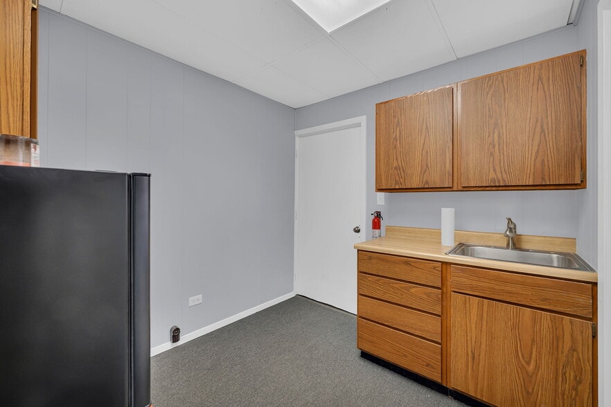 3S340 Rockwell St, Warrenville, IL à louer - Photo du bâtiment - Image 2 de 21