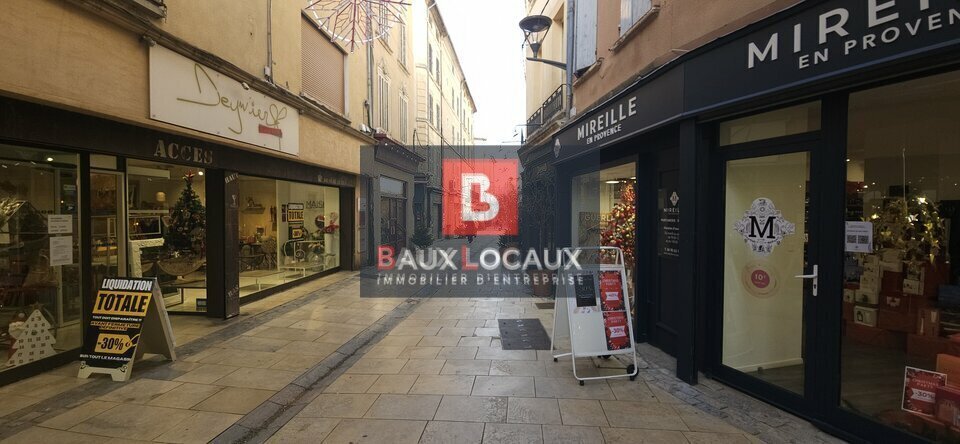 Retail in Carpentras for lease - Building Photo - Image 2 of 11