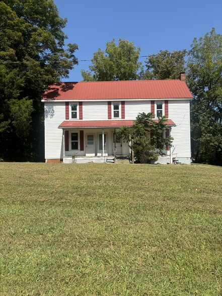 1046 Livingston Hwy, Byrdstown, TN à vendre - Photo du b timent - Image 1 de 7