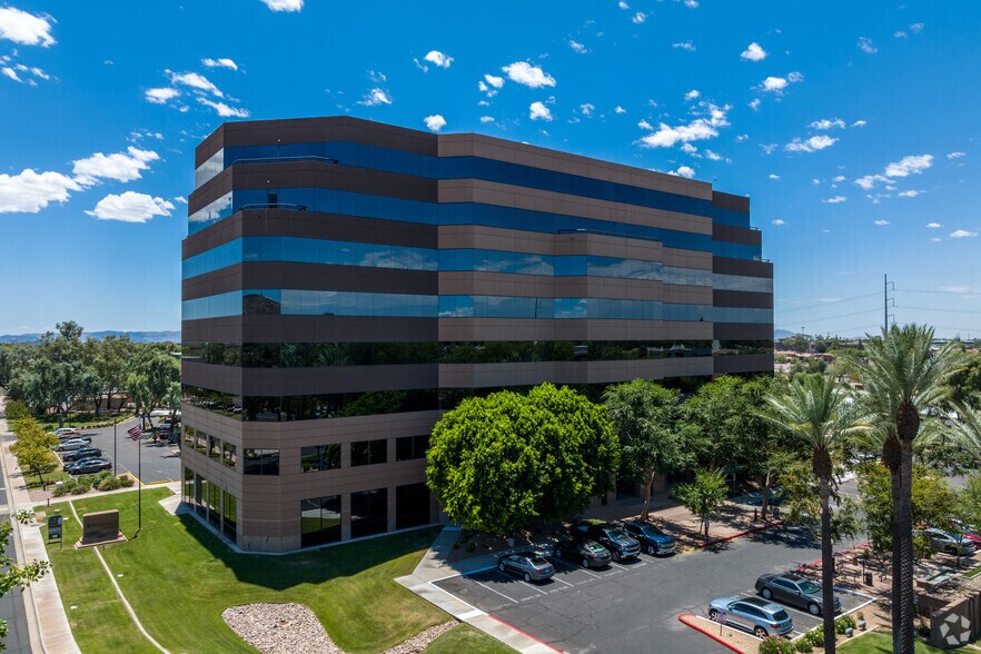 10851 N Black Canyon Hwy, Phoenix, AZ à louer - Photo du bâtiment - Image 3 de 9