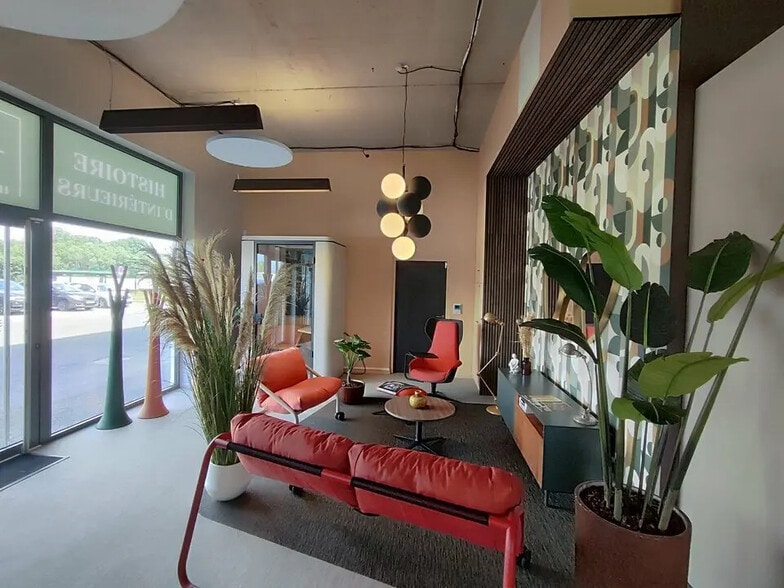 Office in Vaulx-Milieu for lease - Lobby - Image 1 of 4