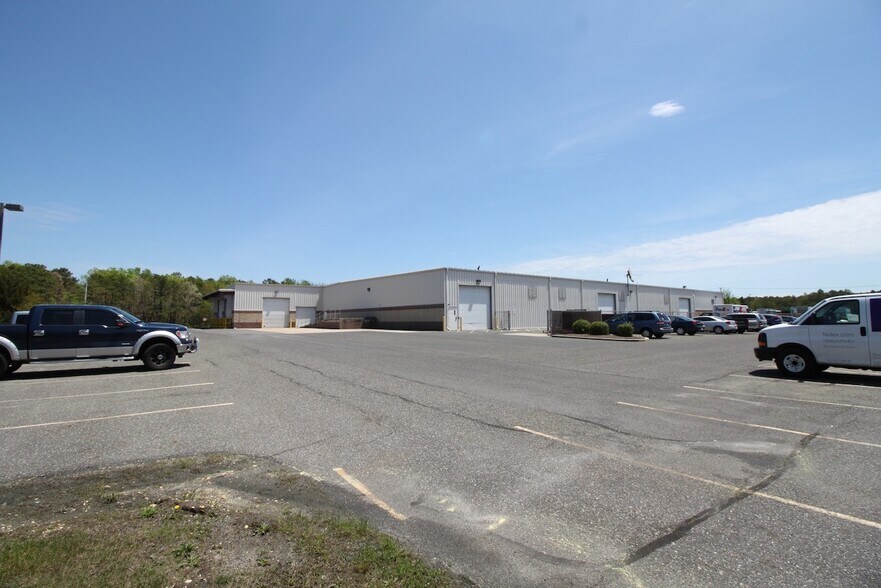 4 Canale Dr, Egg Harbor Township, NJ à vendre - Photo du bâtiment - Image 3 de 9