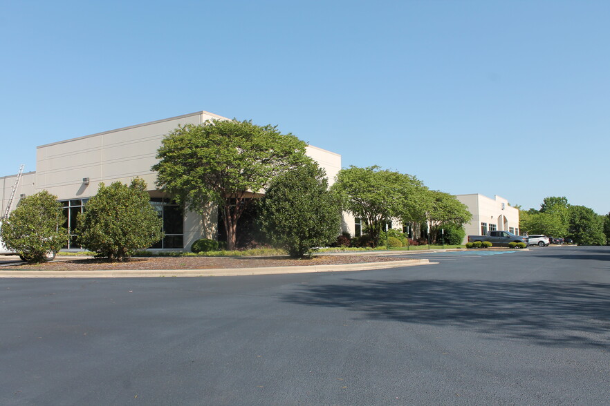 100 Quality Cir NW, Huntsville, AL for lease - Building Photo - Image 2 of 16