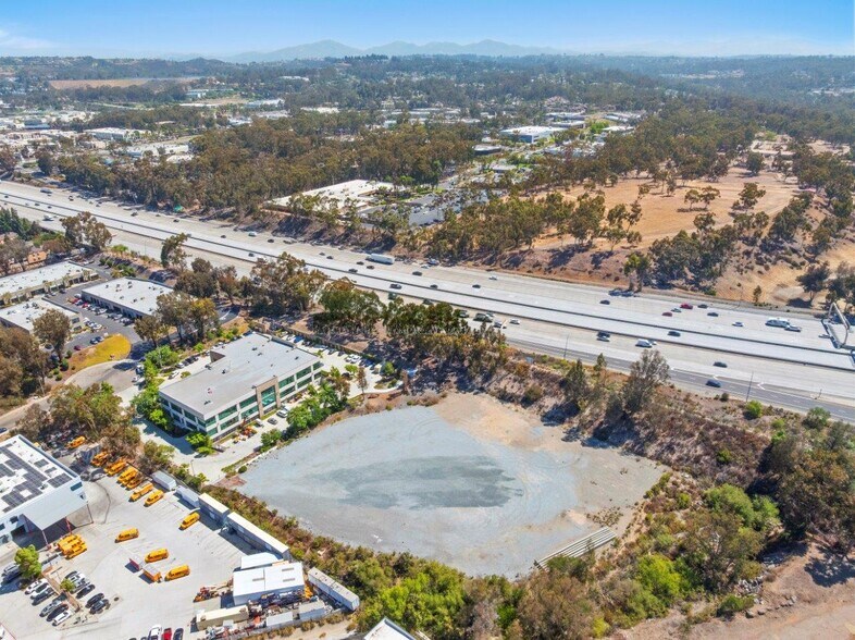 9685 Via Excelencia, San Diego, CA à vendre - Photo du bâtiment - Image 3 de 5
