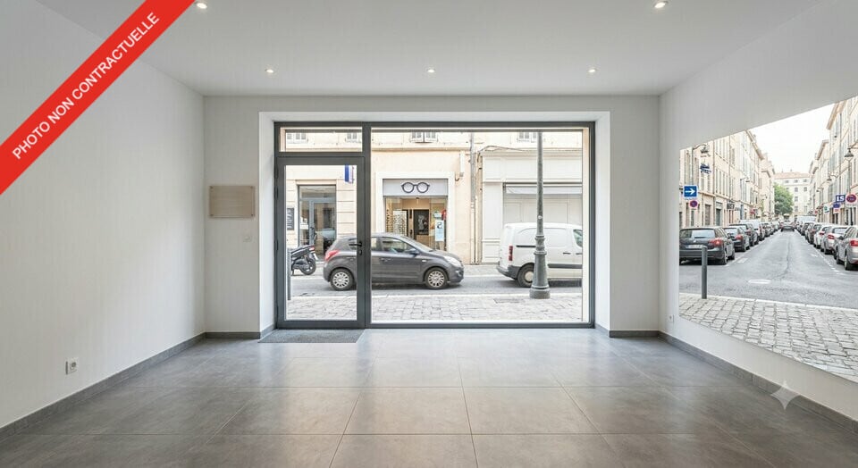 Retail in Marseille for lease - Interior Photo - Image 2 of 3