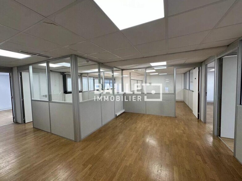 Retail in Villeneuve-Loubet for sale - Interior Photo - Image 2 of 8