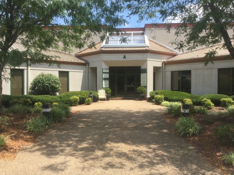 1801 Forest Hills Blvd, Bella Vista, AR for lease - Building Photo - Image 2 of 6