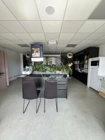 22 Avenue De Pradié, Portet-sur-Garonne for sale - Interior Photo - Image 1 of 5