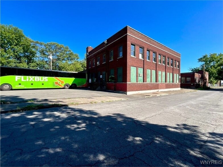 561 8th St, Niagara Falls, NY à vendre - Photo du bâtiment - Image 2 de 13
