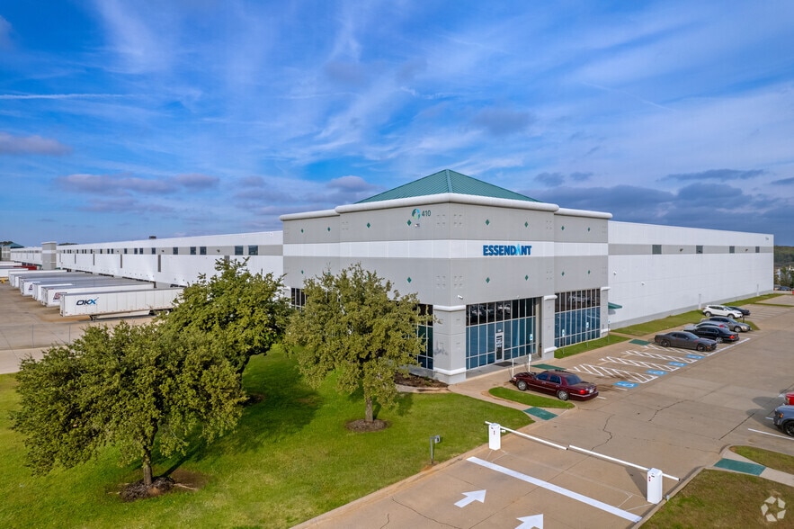 410 W Trinity Blvd, Grand Prairie, TX à louer - Photo du bâtiment - Image 3 de 7