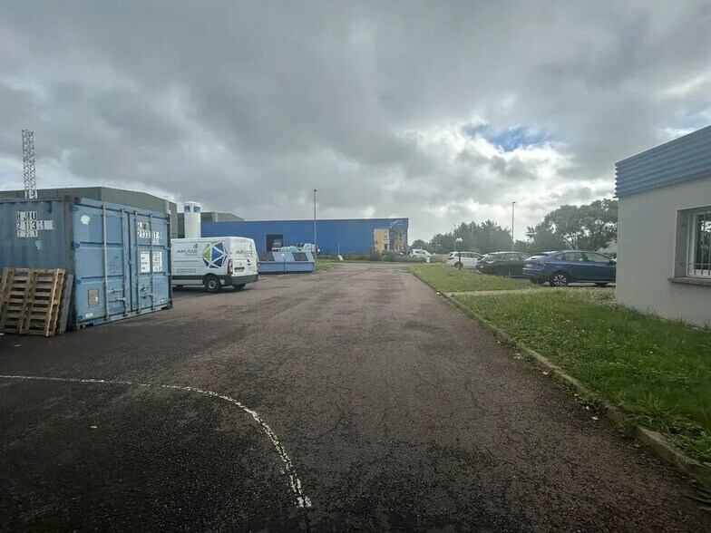 Local d'activités dans Saint-Avold à vendre - Photo du bâtiment - Image 3 de 14