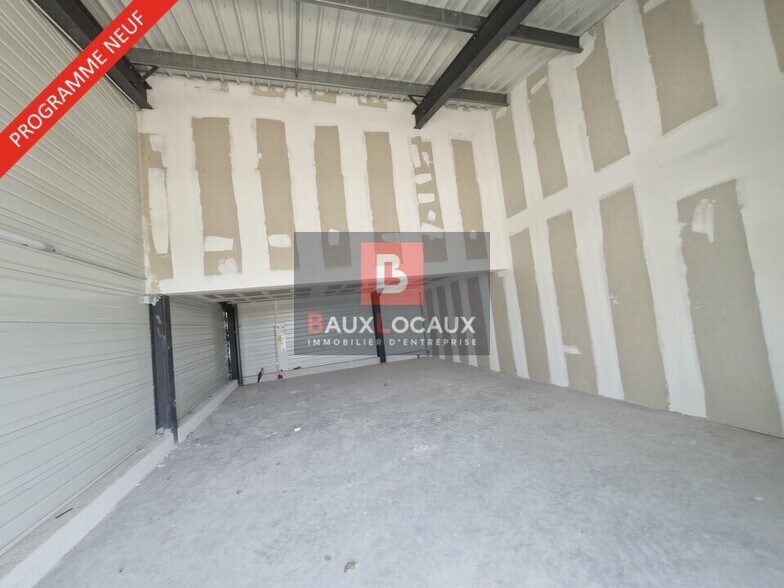 Retail in Marignane for lease - Interior Photo - Image 1 of 5
