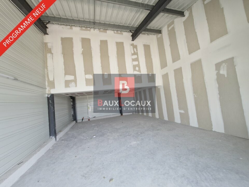 Retail in Marignane for lease Interior Photo- Image 1 of 6