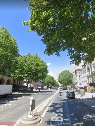 Plus de détails pour Multi-résidentiel à vendre