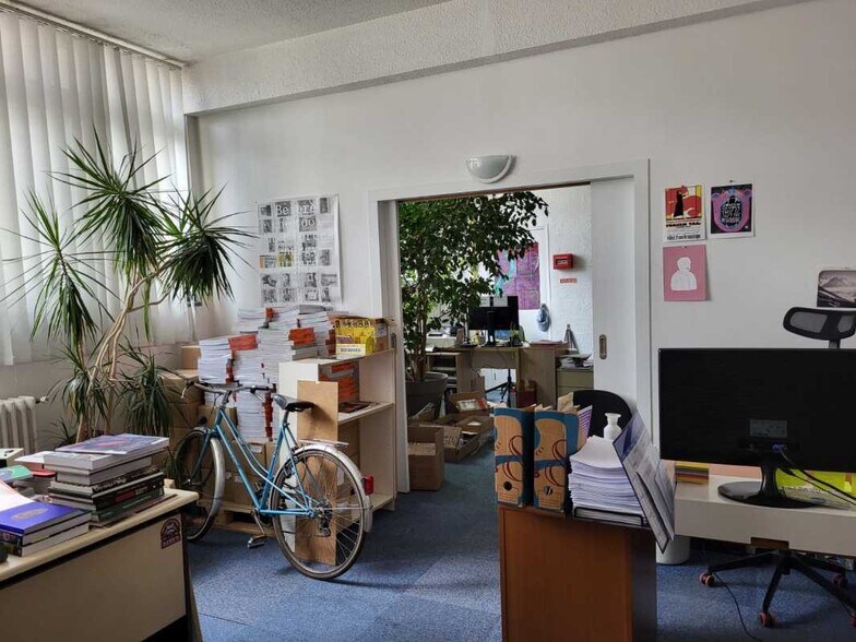 Flex in Paris for lease - Building Photo - Image 3 of 13