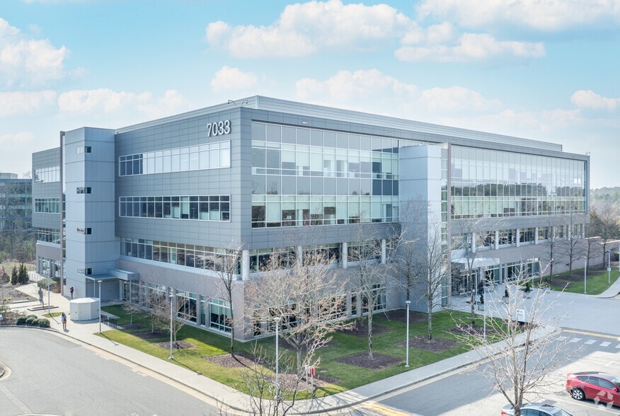 7033 Louis Stephens Dr, Morrisville, NC for lease - Primary Photo - Image 1 of 49