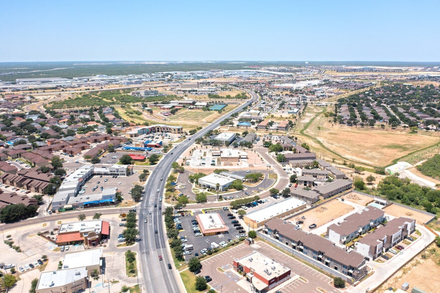 9803 Sterling Loop, Laredo, TX for lease - Building Photo - Image 1 of 5