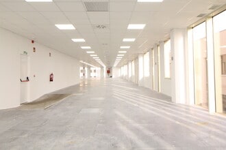 Calle Rozabella, 6, Las Rozas de Madrid, Madrid for lease Interior Photo- Image 2 of 3