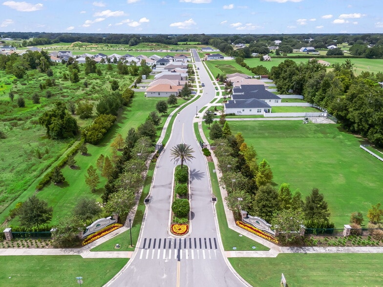 NE 125th Loop, Oxford, FL à vendre - Photo du bâtiment - Image 2 de 12