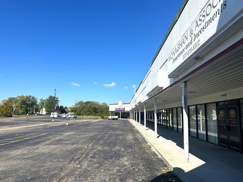 6500-6556 Union Rd, Clayton, OH à louer - Photo du bâtiment - Image 3 de 7