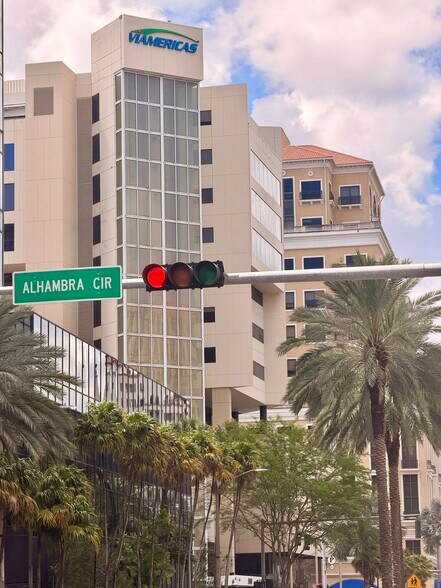 2100 Ponce De Leon Blvd, Coral Gables, FL for lease - Building Photo - Image 2 of 8