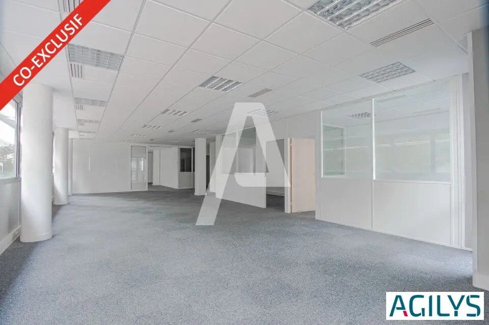 Office in Orsay for lease Building Photo- Image 1 of 14