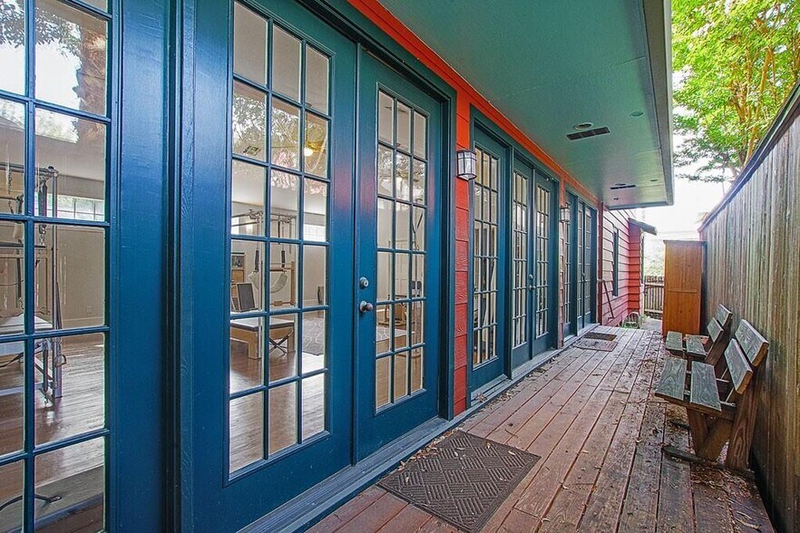 108 W 10th 1/2 St, Houston, TX à louer - Photo du bâtiment - Image 2 de 50