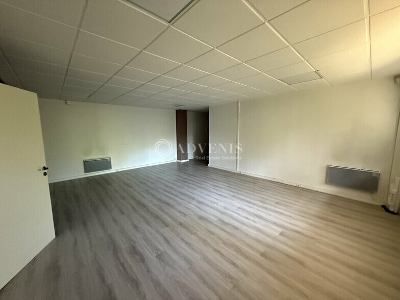Bureau dans Croissy-Beaubourg à vendre - Photo intérieure - Image 2 de 7