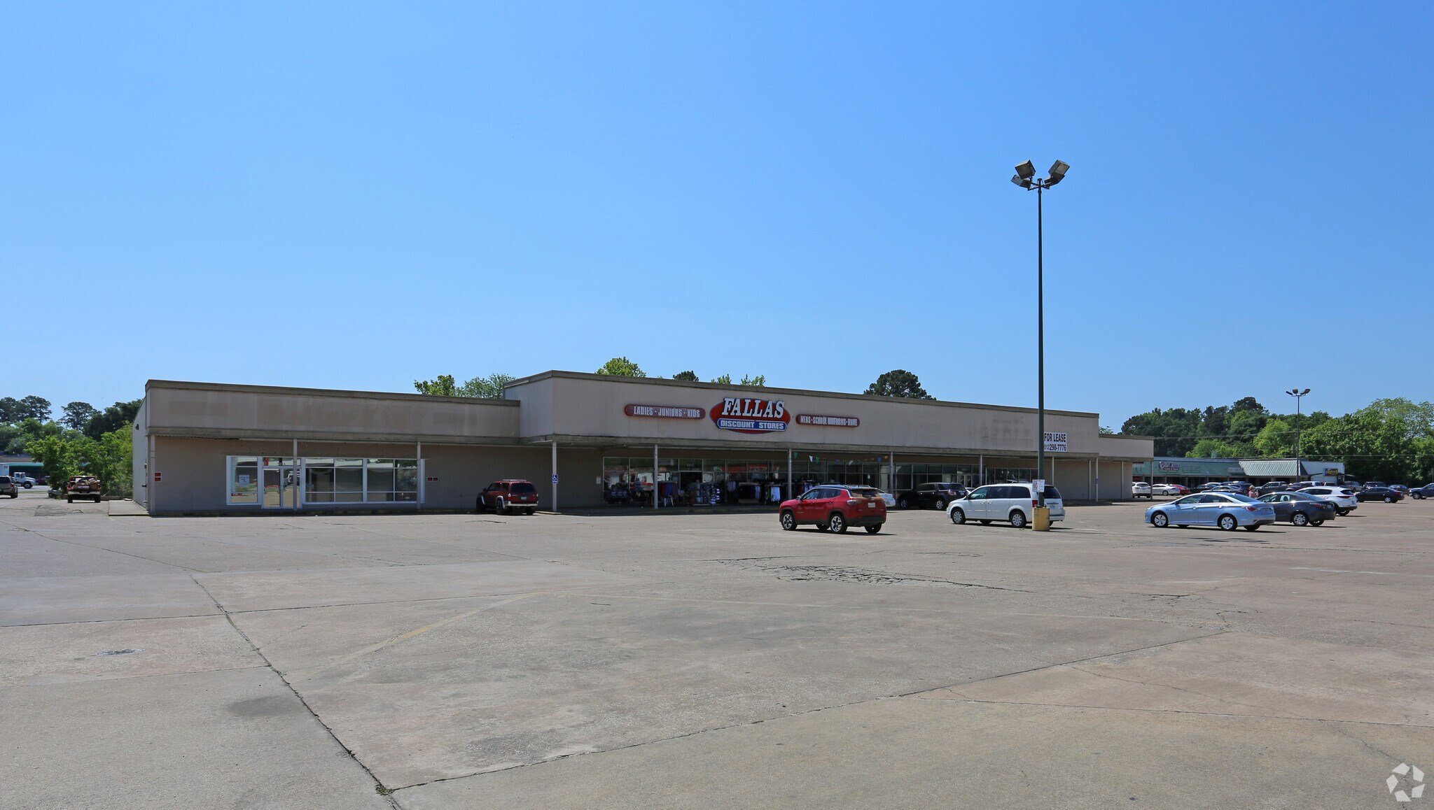 501-545 S Timberland Dr, Lufkin, TX à louer Photo du bâtiment- Image 1 de 5