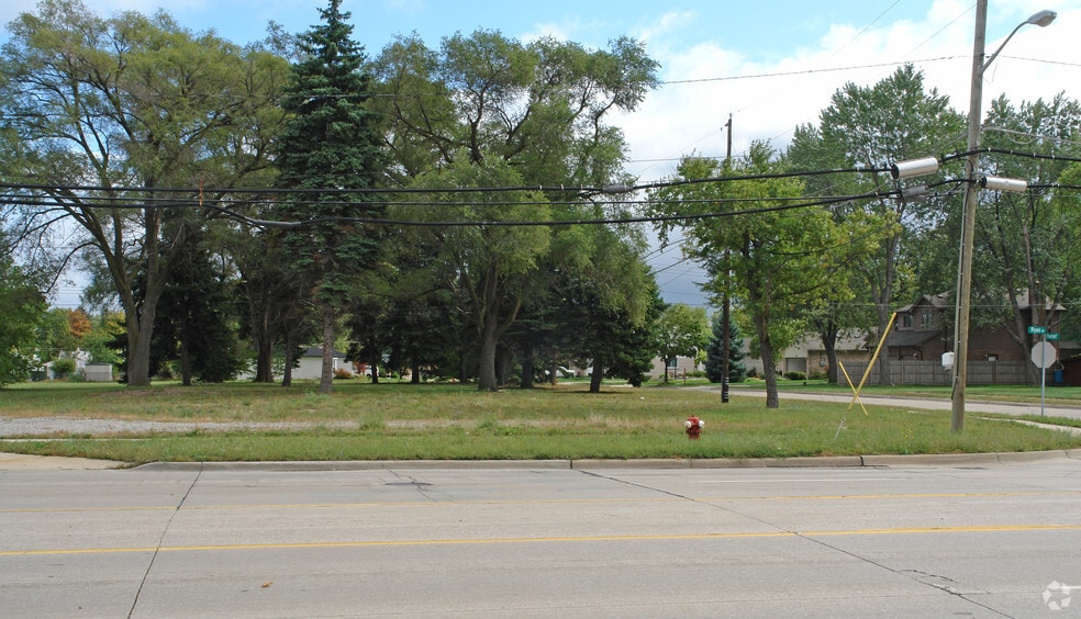 28530-28540 Ryan Rd, Warren, MI for sale - Building Photo - Image 2 of 3