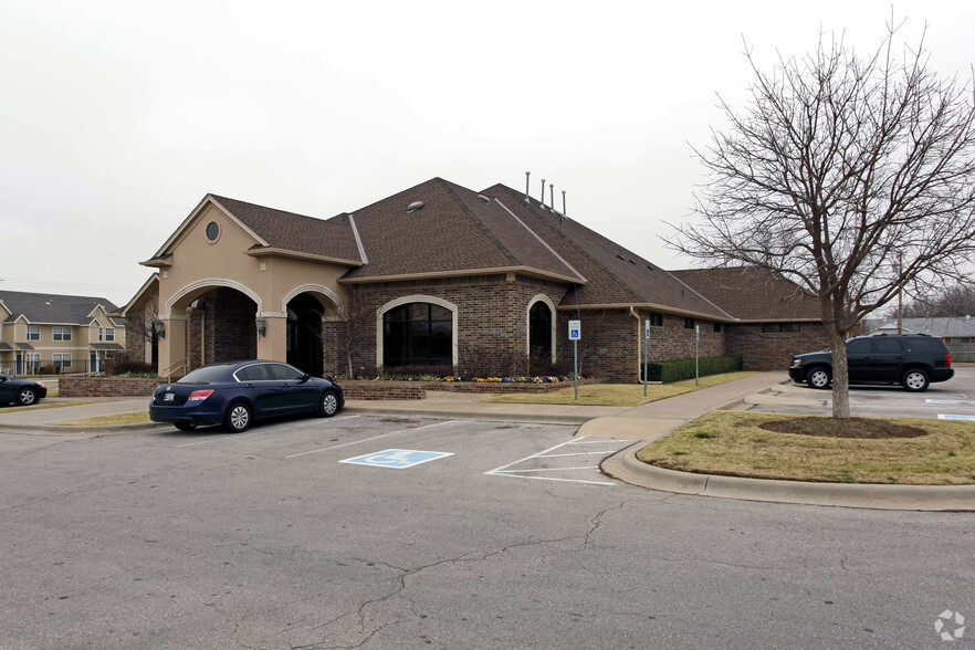 1100 SW 89th St, Oklahoma City, OK for lease - Primary Photo - Image 2 of 76