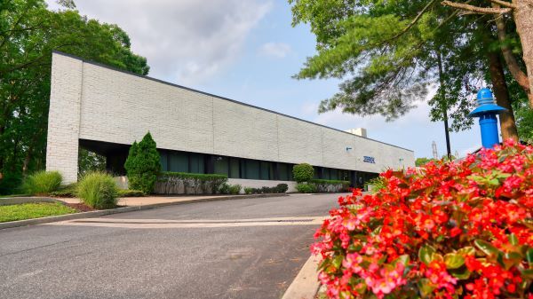 14 Technology Dr, Setauket, NY à louer Photo du bâtiment- Image 1 de 2