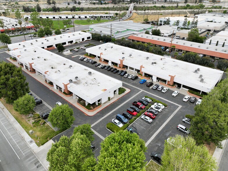 Cooley Business Park portefeuille de 2 propriétés à vendre sur LoopNet.ca - Photo du bâtiment - Image 3 de 19